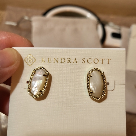 **** SOLD ***** Kendra Scott Gold Stud Earrings in Ivory Pearl - Picture 3 of 10